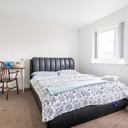 En-Suit Room With Free Dedicated Parking Manchester Buitenkant foto